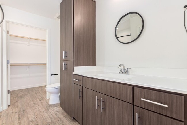 Building Photo - 2063 E Lemon St