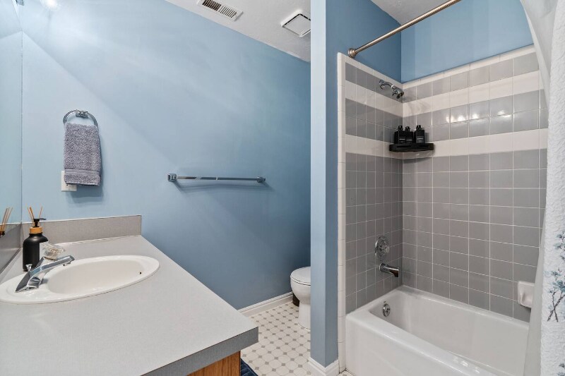 Building Photo - 6282 S Heughs Canyon Way