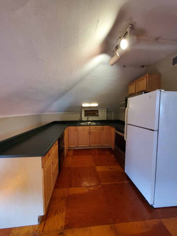 Building Photo - 65 Smith Pl
