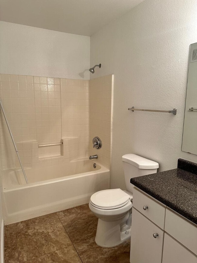 Building Photo - 1295 N Ash St