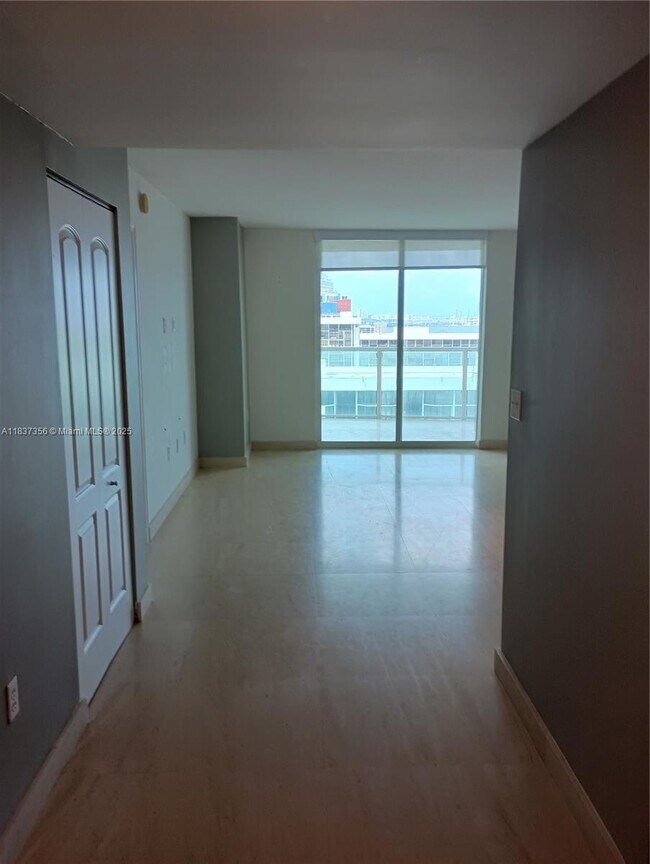 Building Photo - 2101 Brickell Ave