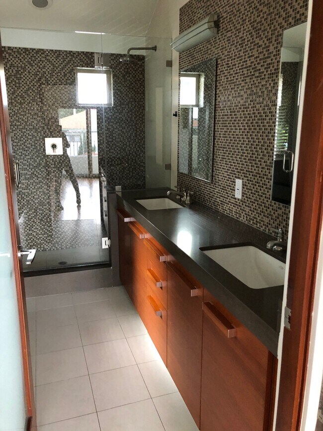 Building Photo - 1243 Franklin St