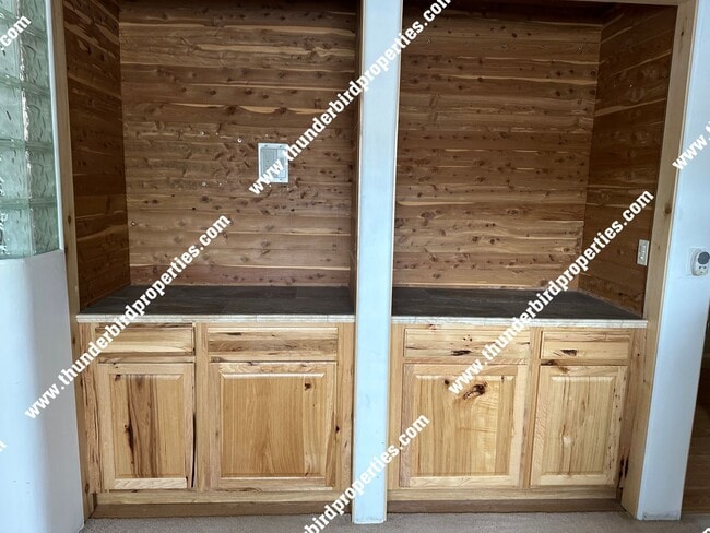 Building Photo - Gorgeous NE Heights Home