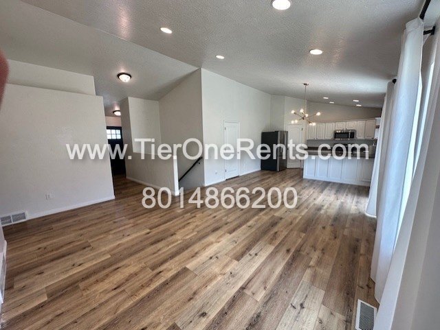Building Photo - This property offers a NO DEPOSIT option available for qualified renters!