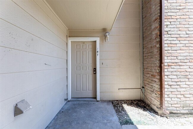 Building Photo - 2100 Wilcrest Dr