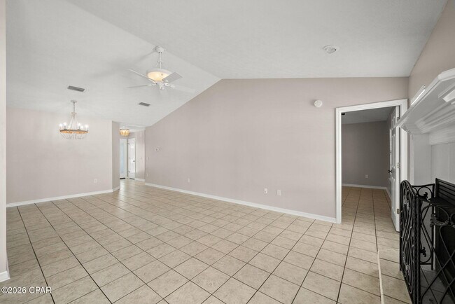 Building Photo - 615 Poinsettia Ct