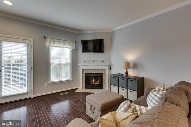 Building Photo - Charming 3BR Townhome in Aldie