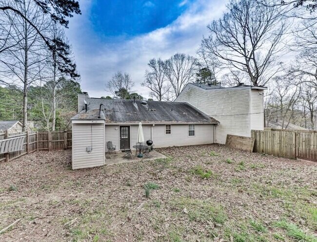 Building Photo - 4925 Farmstead Ct NE