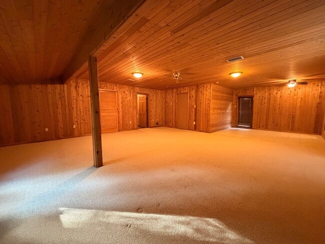 Building Photo - Spacious 3/3 on Nearly 2 Acres with Exceptional Storage and No HOA