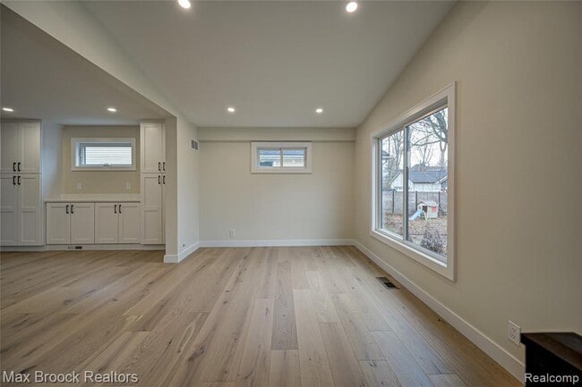 Building Photo - 409 Baldwin Ave