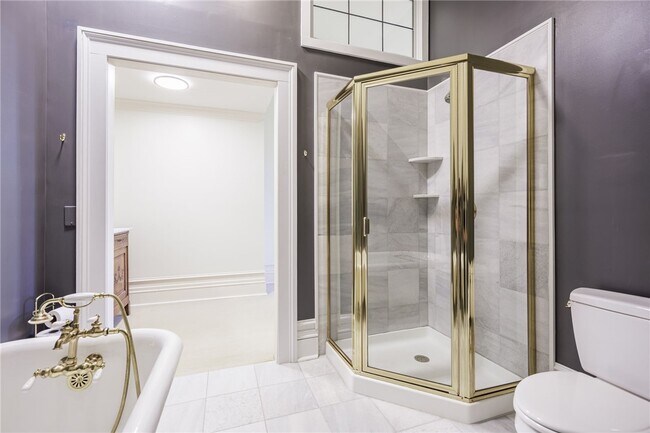 Building Photo - 901 East Ave