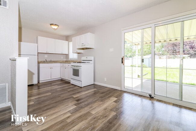 Building Photo - 11091 Saxonhall Dr