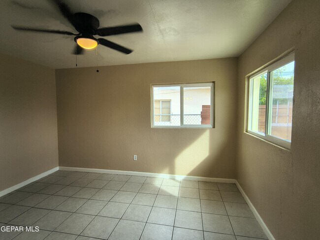 Building Photo - 4918 Guadalupe Dr