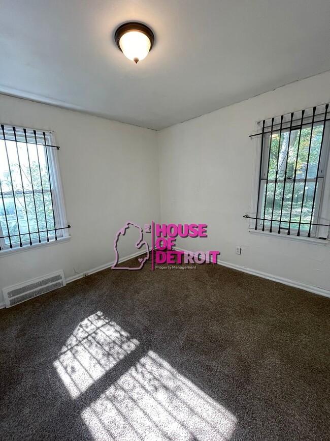 Building Photo - 3 BEDROOM | 1 BATH | FREE PRE SCREEN