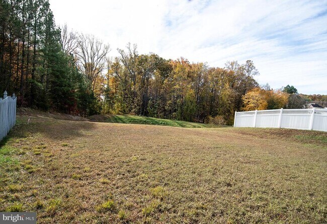 Building Photo - 20 Aster Ln