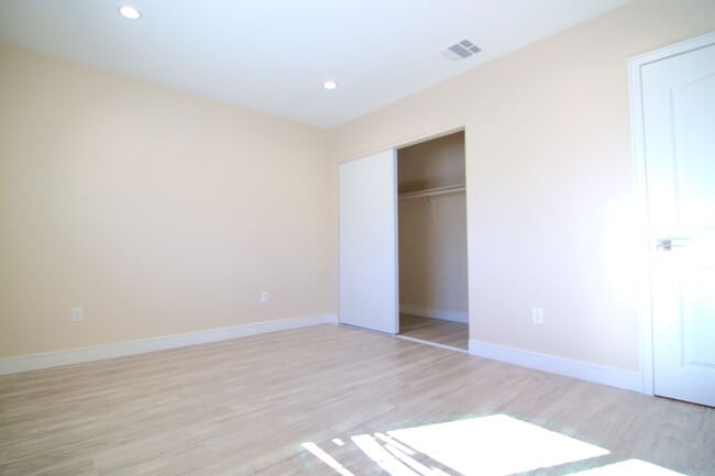 Building Photo - 14436 Carlsbad St