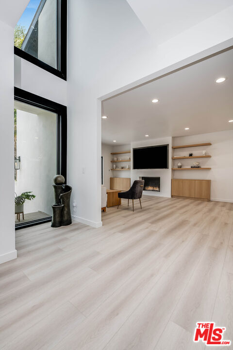 Building Photo - 4961 Marmol Dr