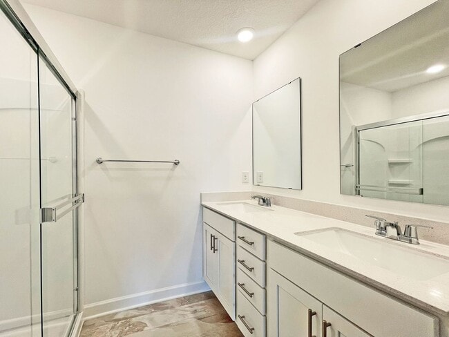 Building Photo - Brand New Townhome from Builder Never Lived In with Large Primary Suite, Loft-Office, 3 Baths and...