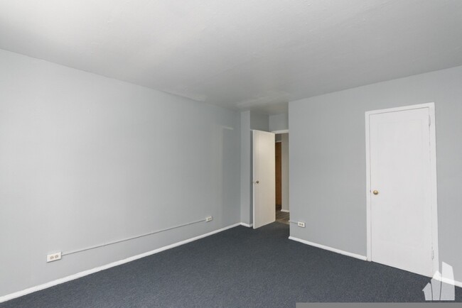 Building Photo - 7333 N Ridge Blvd