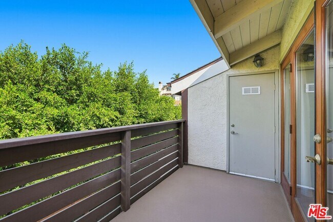 Building Photo - 2406 Aviation Blvd