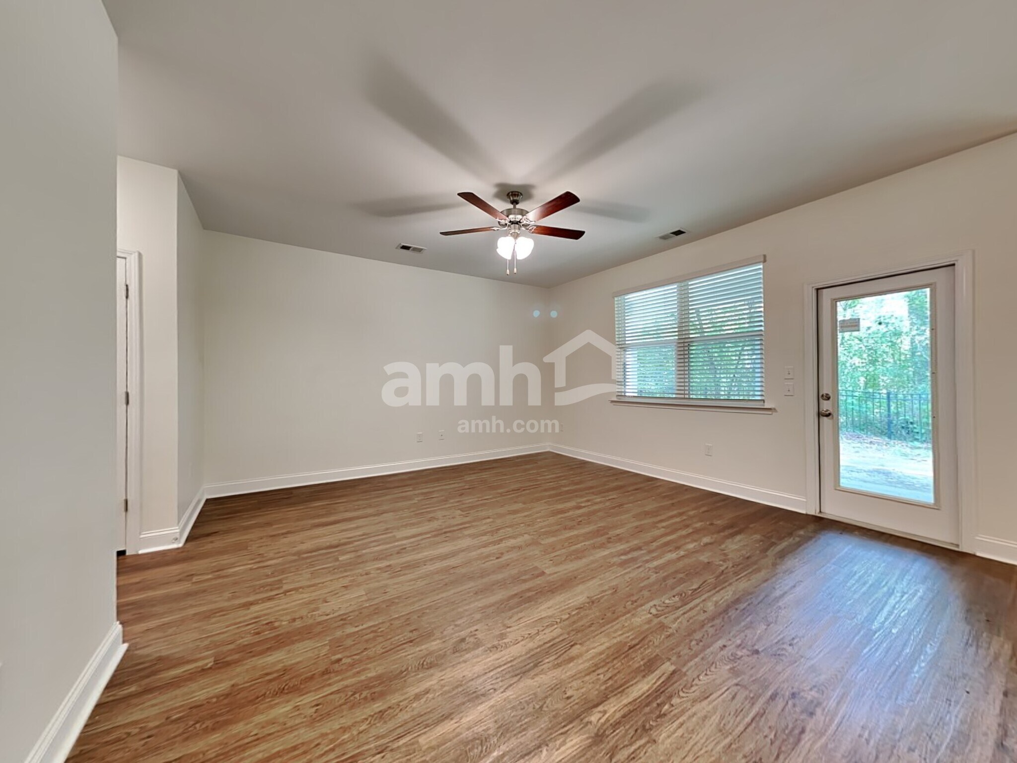 Building Photo - 223 Swan Dr