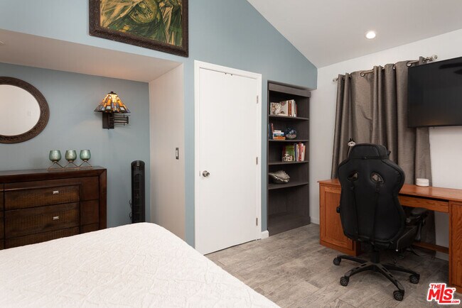 Building Photo - 8308 Flight Ave