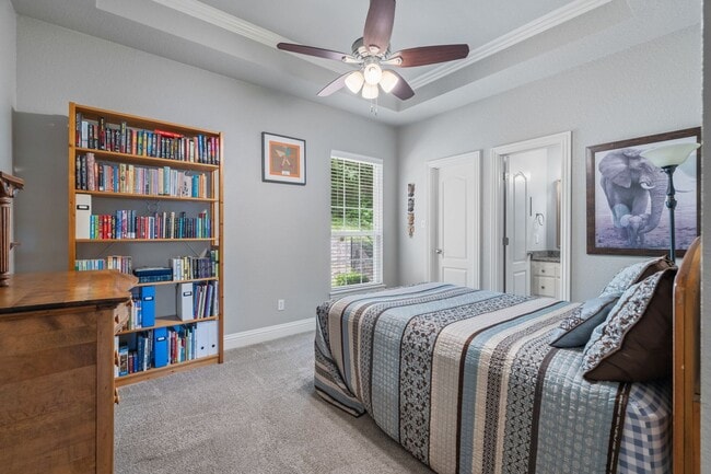 Building Photo - Luxury Living