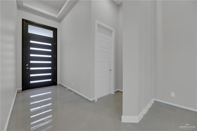 Building Photo - 27 Viola St