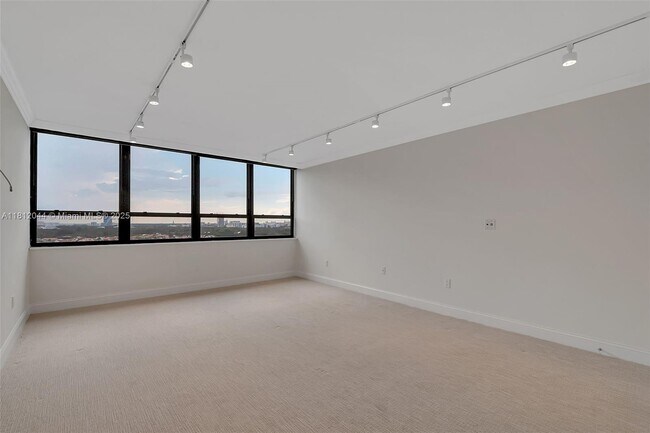 Building Photo - 3 Grove Isle Dr