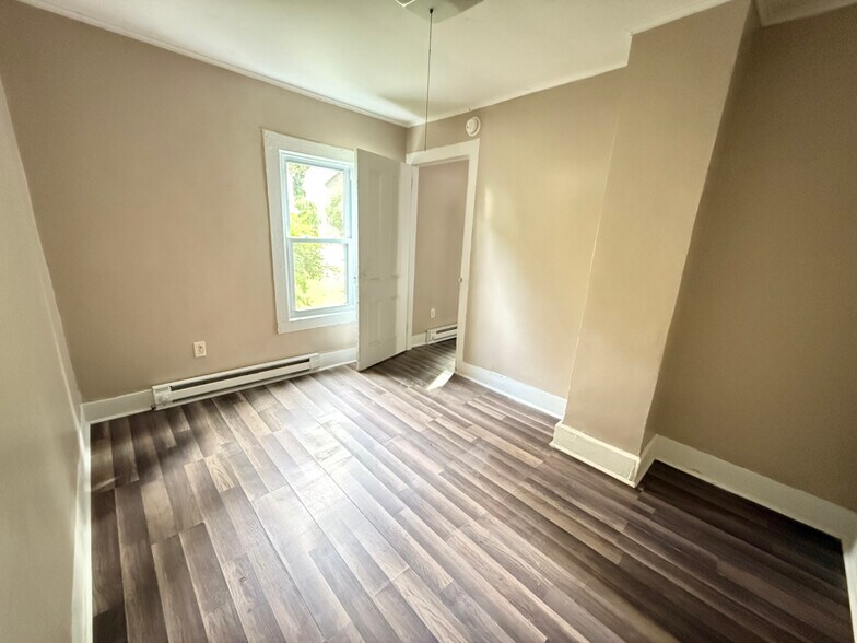 Building Photo - 215 Old Rte 22