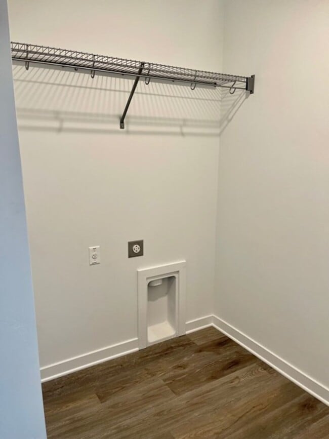 Building Photo - Gorgeous newer townhome in SE Bend!