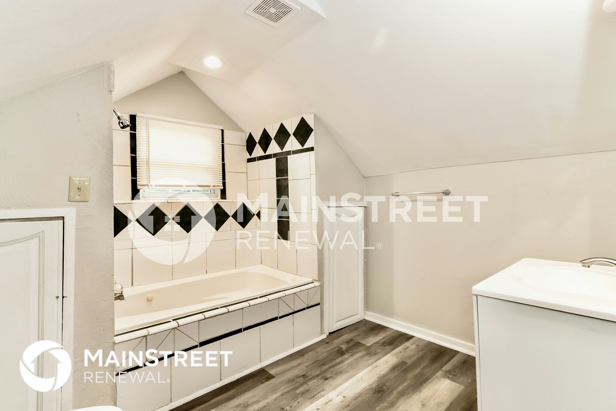 Building Photo - 113 S 43rd St