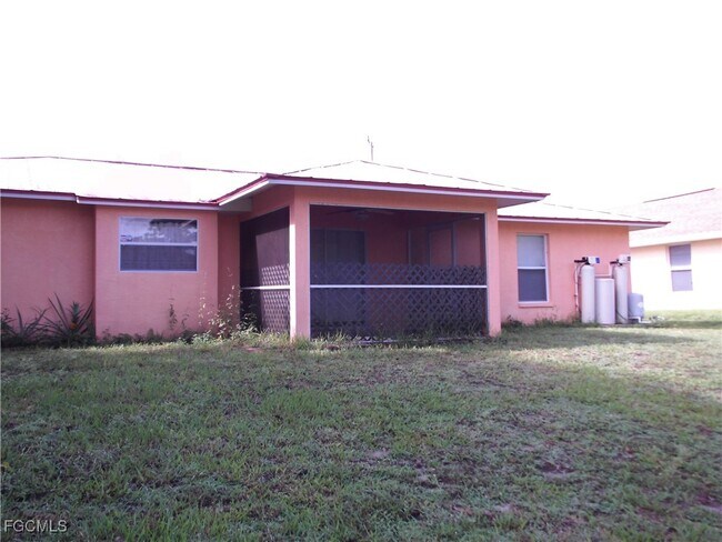 Building Photo - 2916 9th St W