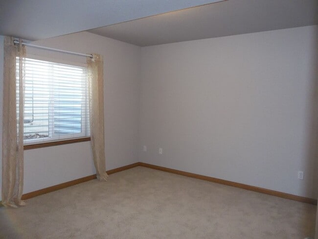 Building Photo - Beautiful 5 Bedroom Home in Heart of Loveland