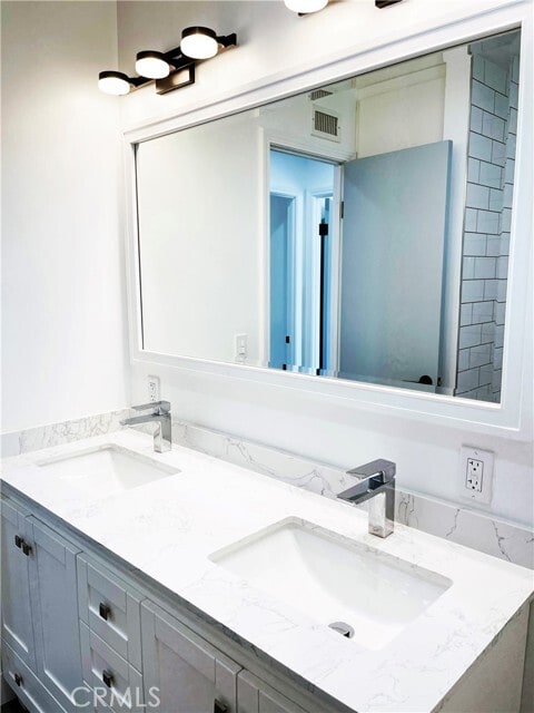 Building Photo - 6221 Glide Ave