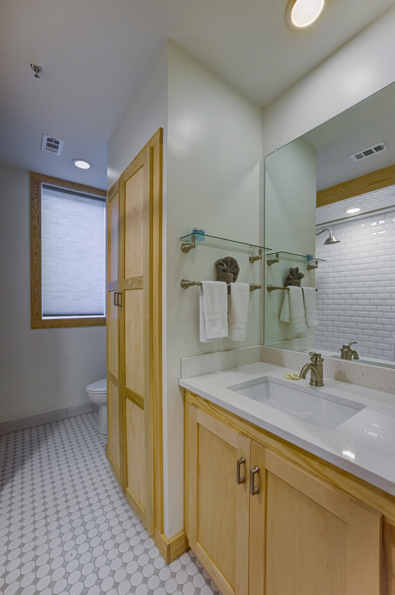 Bath - 1220 Adams St