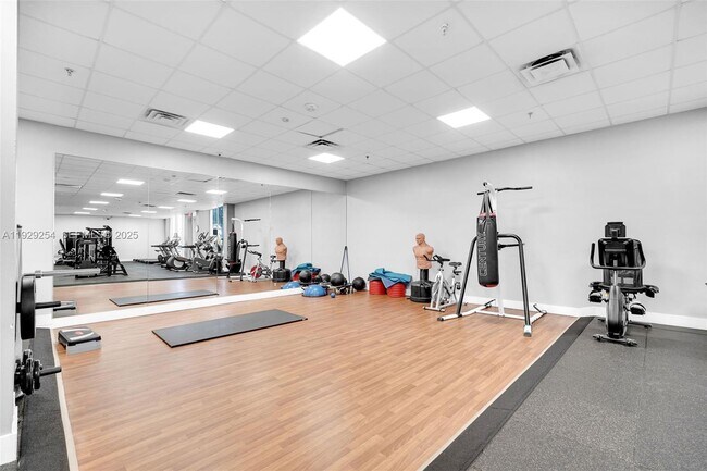 Building Photo - 2030 S Ocean Dr