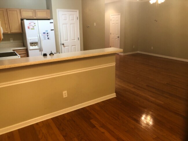 Building Photo - 132 Canton Ct