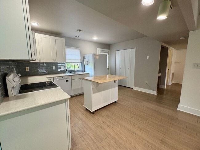 Building Photo - 2 Bedroom 2.5 Bathroom Townhome in Mechani...