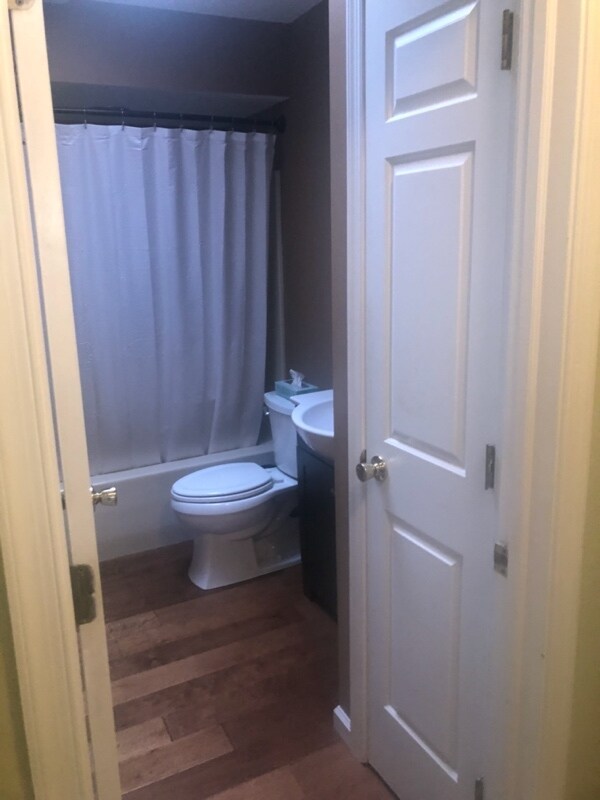 Building Photo - 470 Meadow Ln