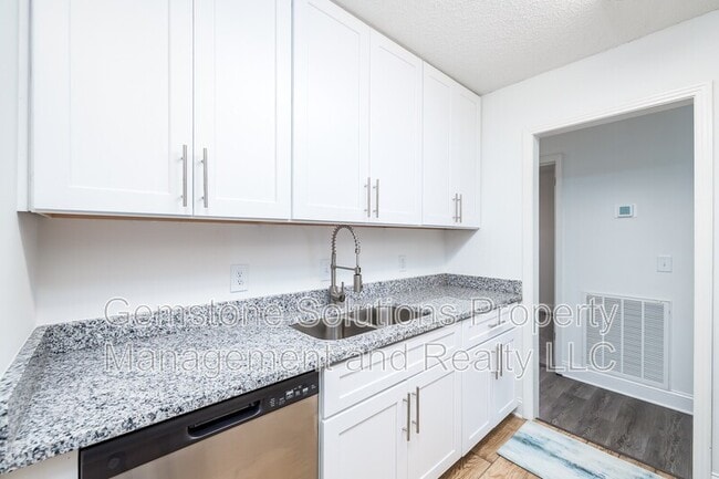 Building Photo - 344 Kingview Dr