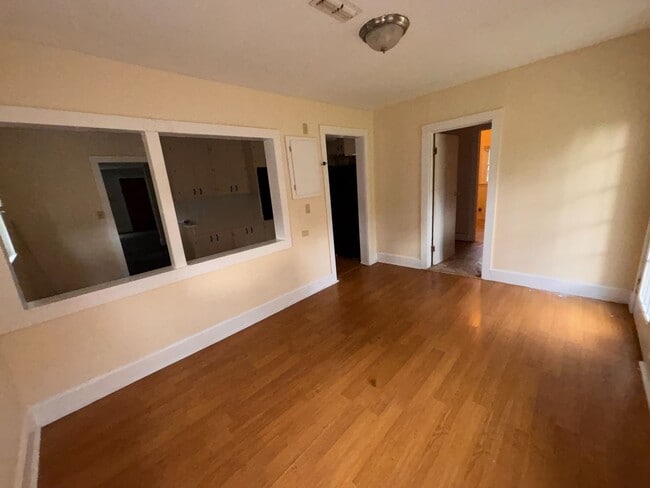 Building Photo - 3 Bedrooms- 2 Bathroom- House in Coosa!