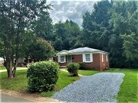 Building Photo - Move in Special!  West Charlotte.  Renovat...
