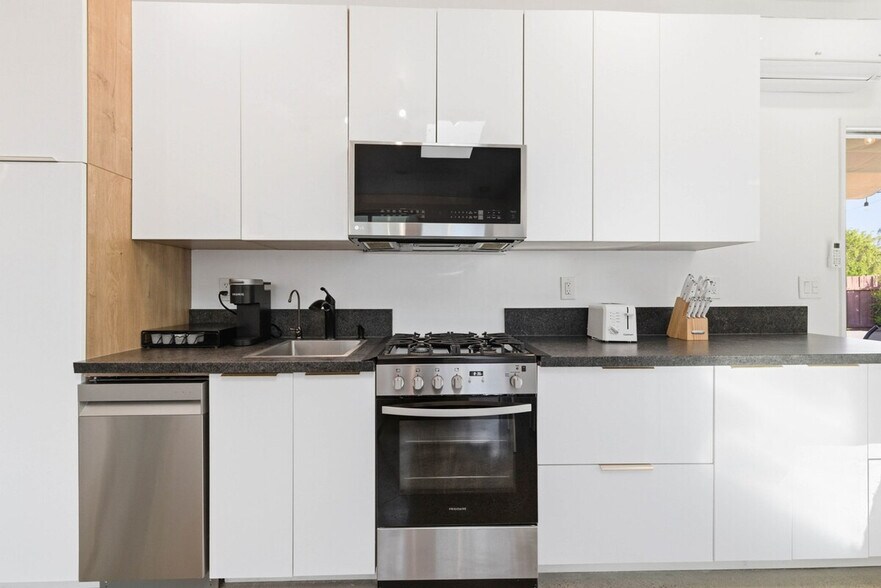 Building Photo - 5019 Hawley Blvd