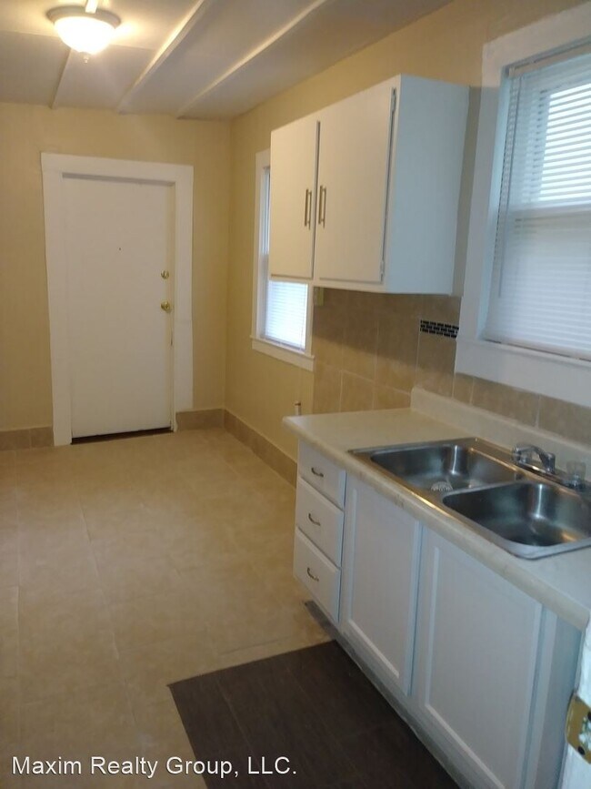 Building Photo - 4 br, 1.5 bath House - 2885 BINNEY ST