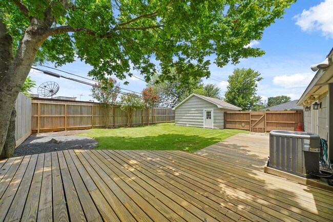Building Photo - 10602 Willowisp Dr