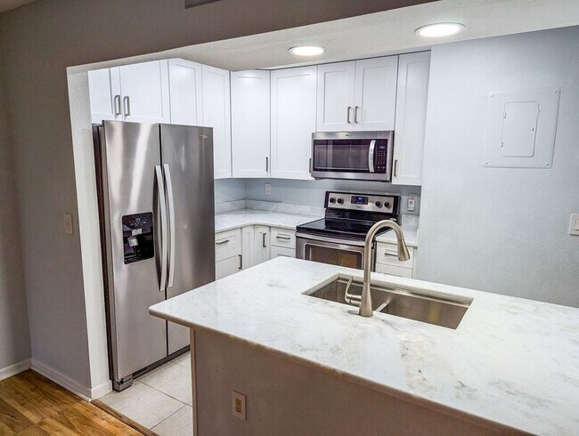 Building Photo - 160 Live Oak Woods Ct