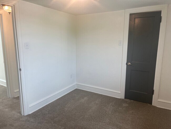 Building Photo - Spacious 5-Bedroom Home in East Cocalico T...