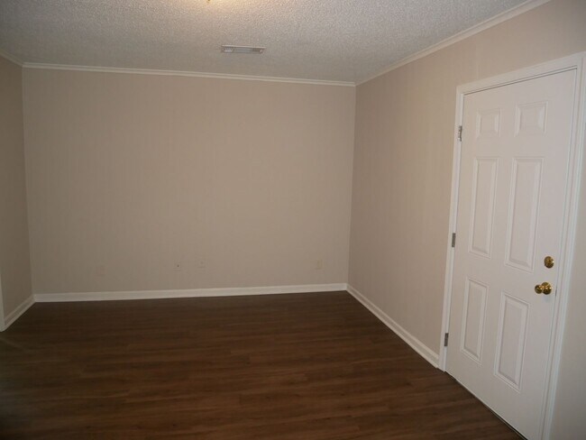 Building Photo - 2011 Coral Hills Dr