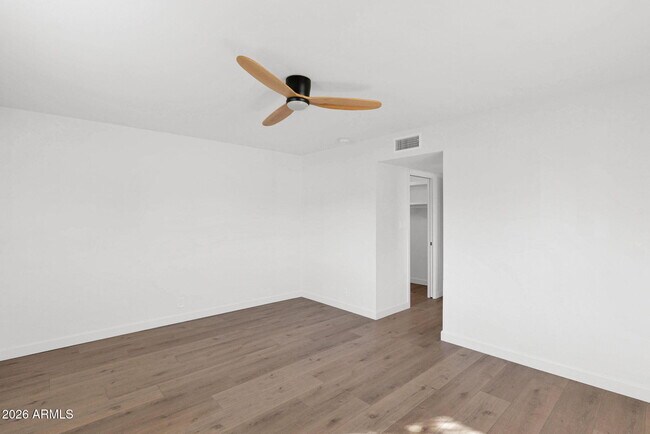Building Photo - 501 W Seldon Ln